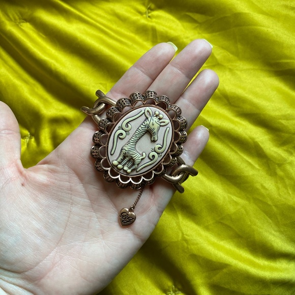 VINTAGE BETSEY JOHNSON BRACELET - Picture 5 of 5